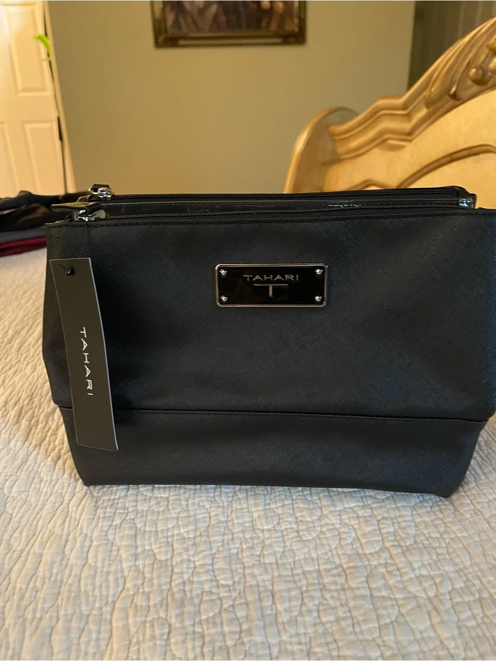 Tahari Black Toiletry Travel Kit with Logo Plate for Men/Women